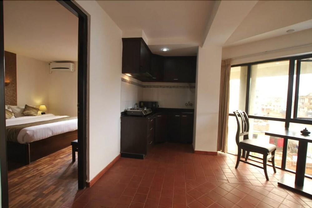 Gaju Suite Hotel Katmandú Exterior foto