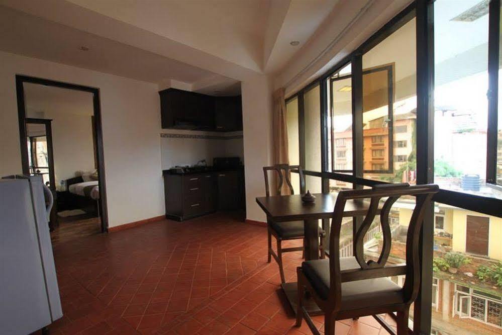 Gaju Suite Hotel Katmandú Exterior foto